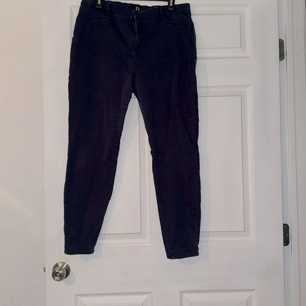 GAP navy blue businessess casual pants
Stretch skinny
Size 16